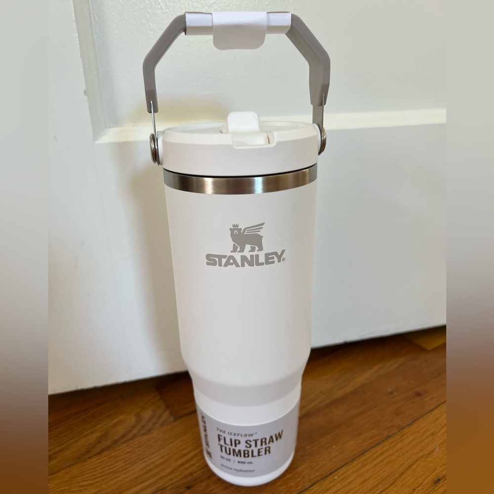Stanley IceFlow Flip Straw 30oz Tumbler NWT
